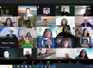 Фото Круглий стіл